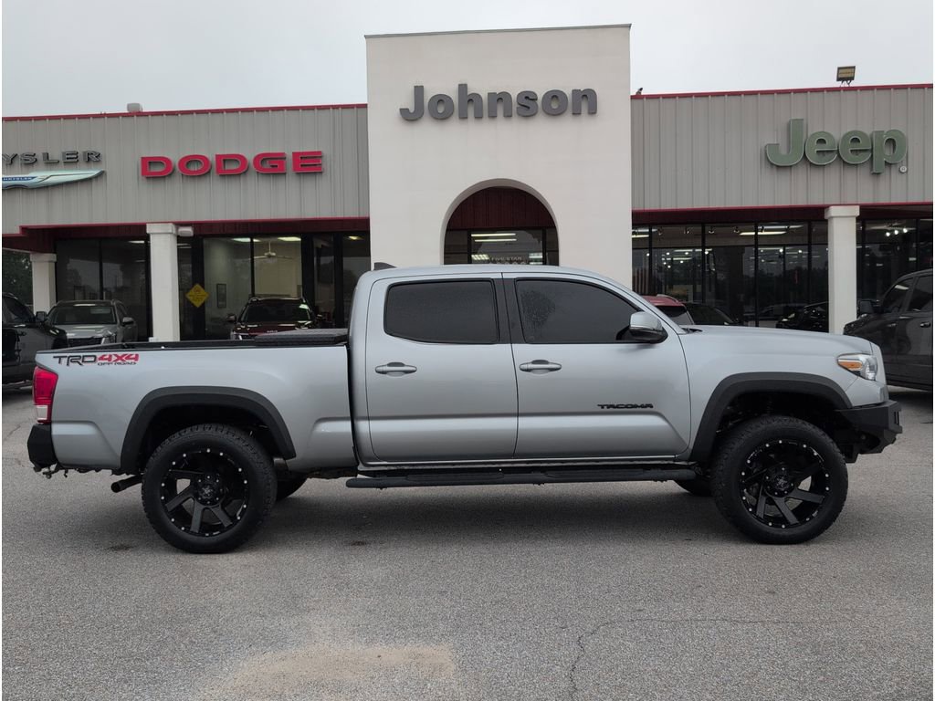 Used 2017 Toyota Tacoma TRD Off-Road image 6