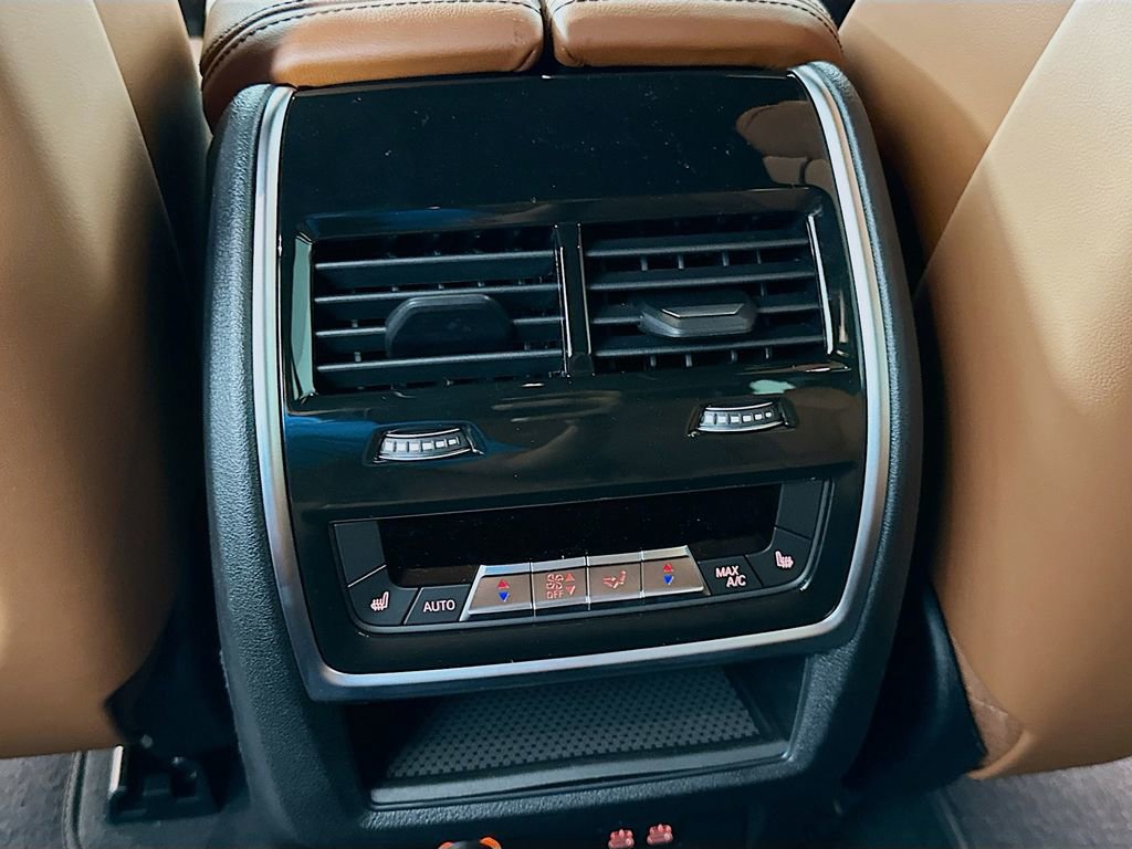 New 2026 BMW X7 M60i image 18