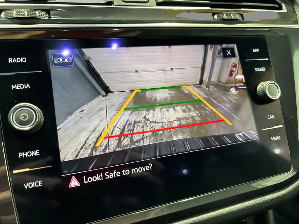 Used 2022 Volkswagen Tiguan SE R-Line image 29