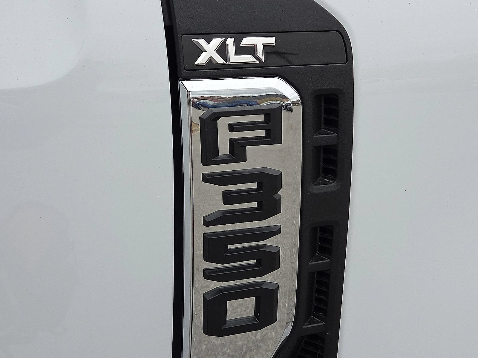 New 2026 Ford F350 XLT w/ XLT Value Package AWD/4WD image 8