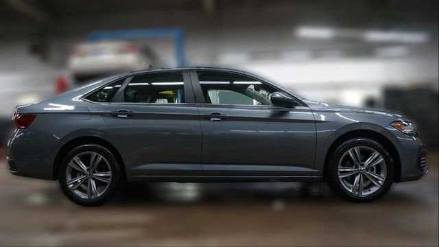 Certified 2023 Volkswagen Jetta SE image 8