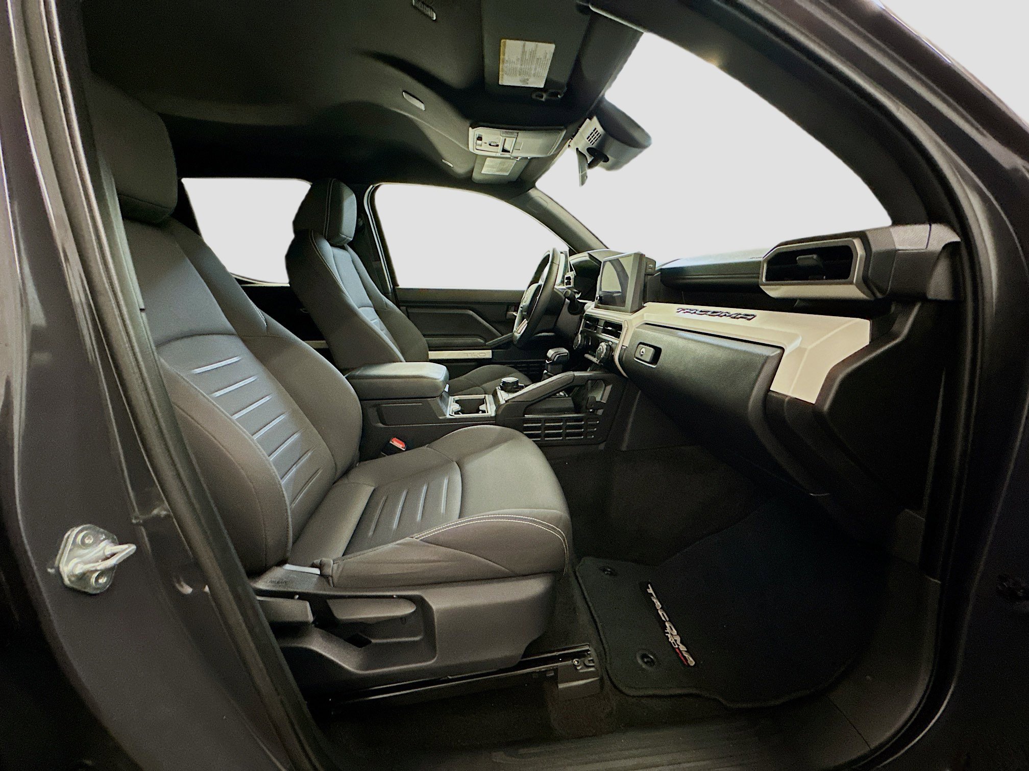 Used 2024 Toyota Tacoma TRD Sport image 32