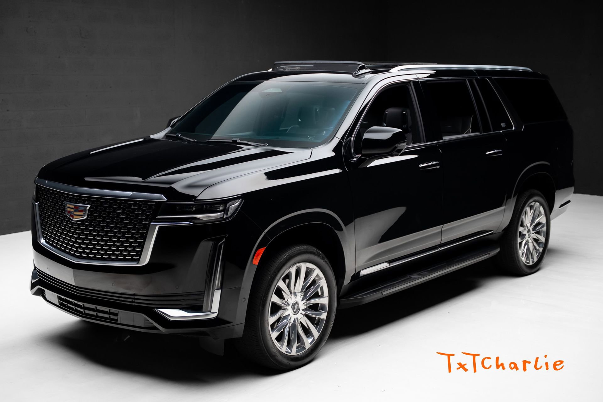 Used 2024 Cadillac Escalade ESV Premium Luxury RWD image 1