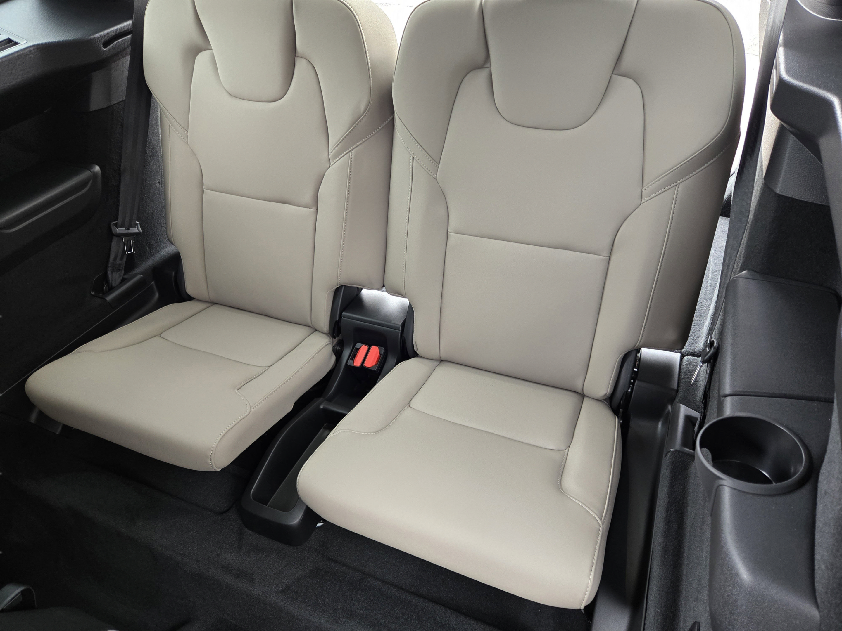 Used 2026 Volvo XC90 B6 Plus w/ Protection Package Premier AWD/4WD image 28