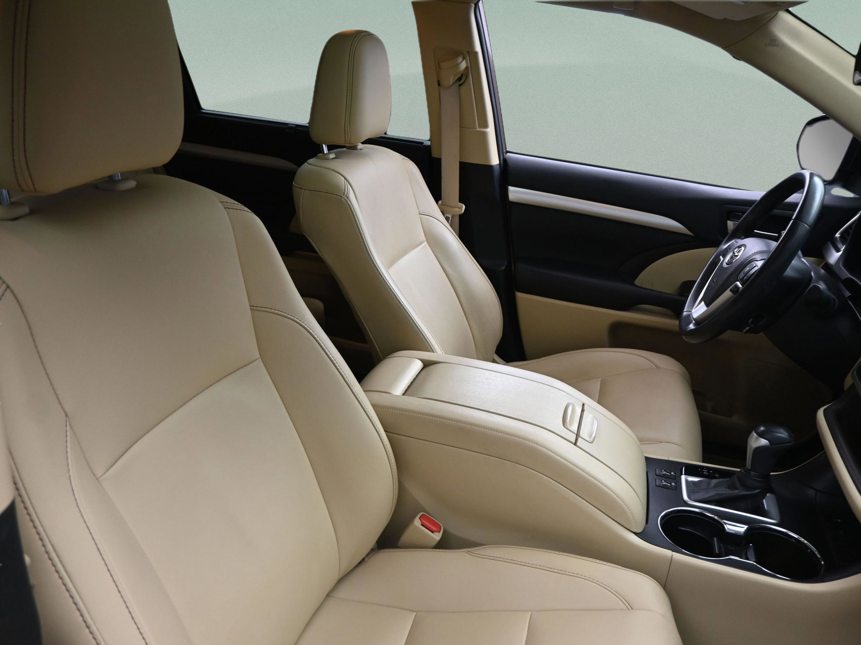 Used 2019 Toyota Highlander XLE image 36