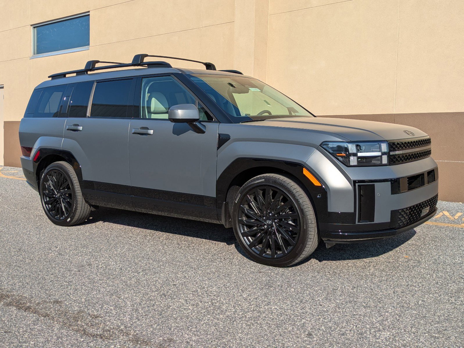 Used 2025 Hyundai Santa Fe Calligraphy image 2