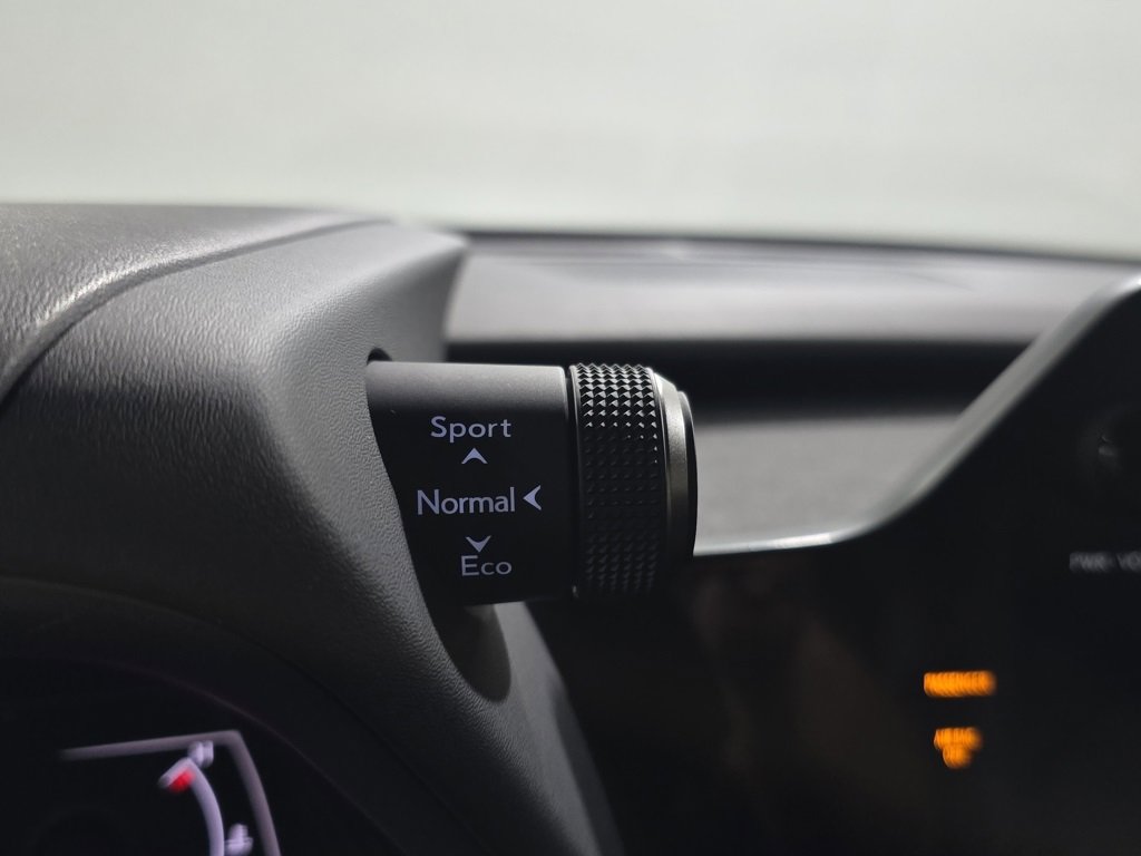 Used 2023 Lexus UX 250h FWD image 25