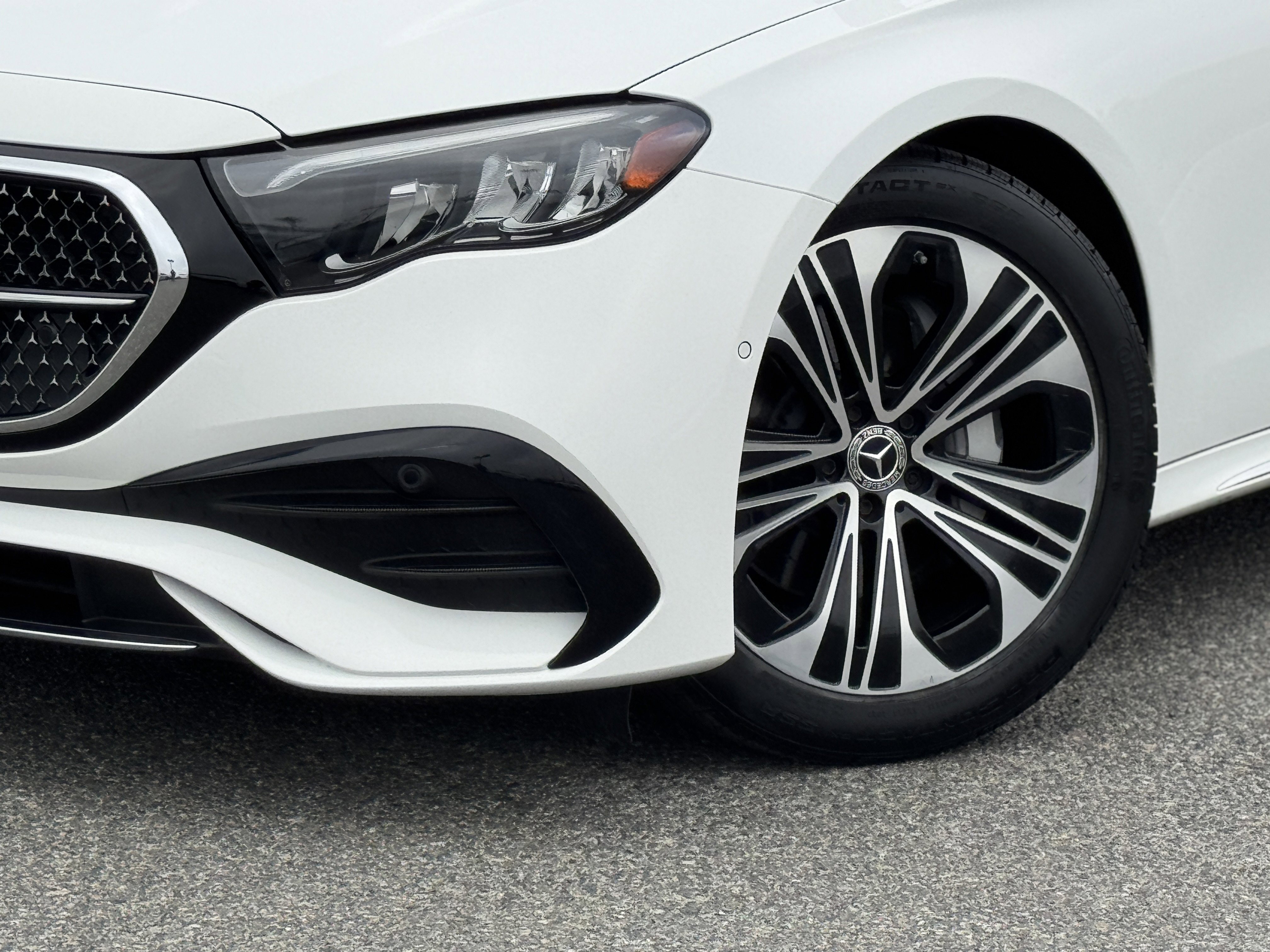 Used 2024 Mercedes-Benz E 350 4MATIC Sedan image 4