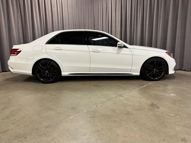 Used 2014 Mercedes-Benz E 250 BlueTEC 4MATIC Sedan image 4