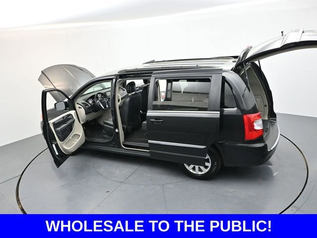 Used 2014 Chrysler Town & Country Touring image 38