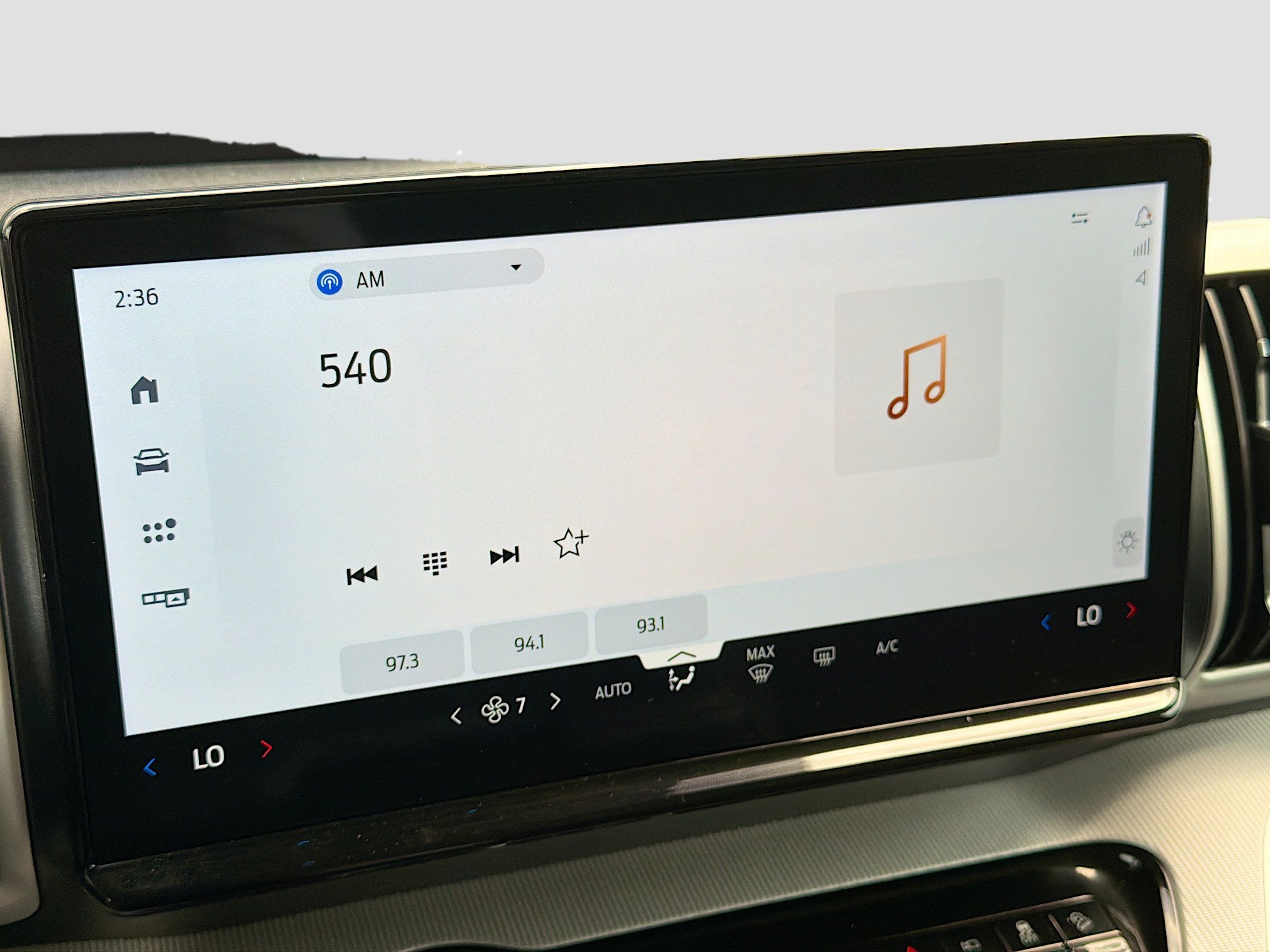 Used 2025 Ford Expedition Active image 32