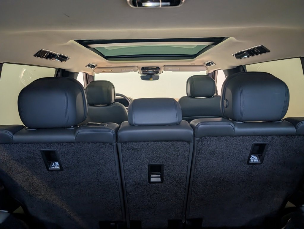 Used 2024 Land Rover Range Rover Long Wheelbase SE image 31