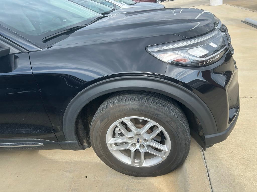 Used 2025 Ford Explorer Active image 2