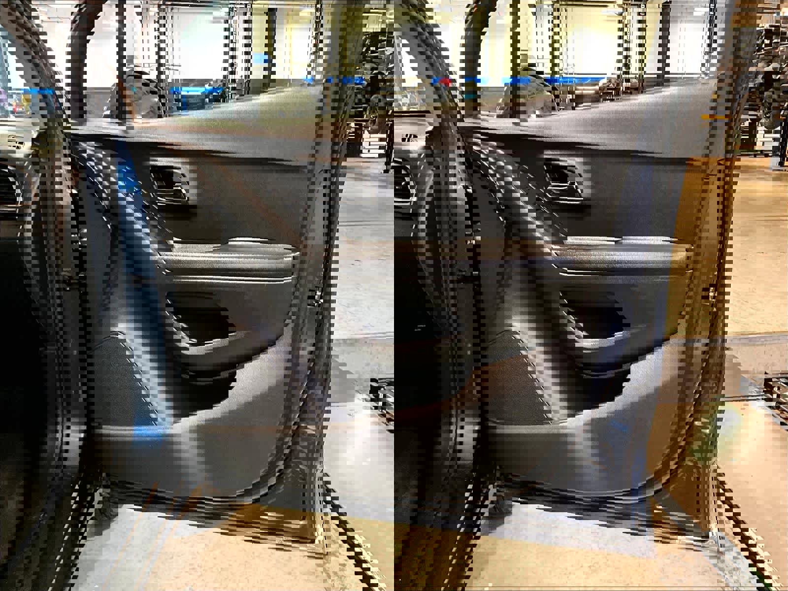 Used 2022 Chevrolet Trax LT w/ LT Convenience Package image 12