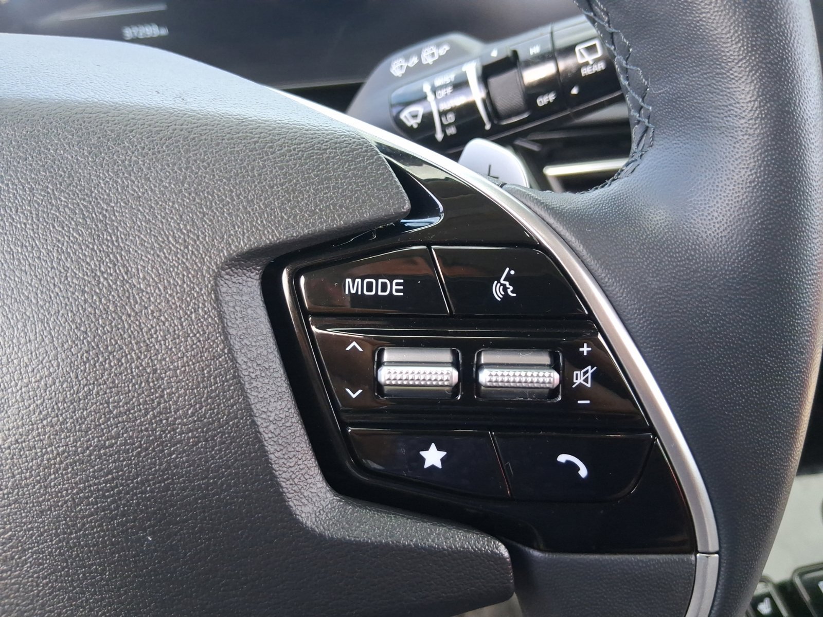 Used 2024 Kia Niro SX Touring FWD image 21
