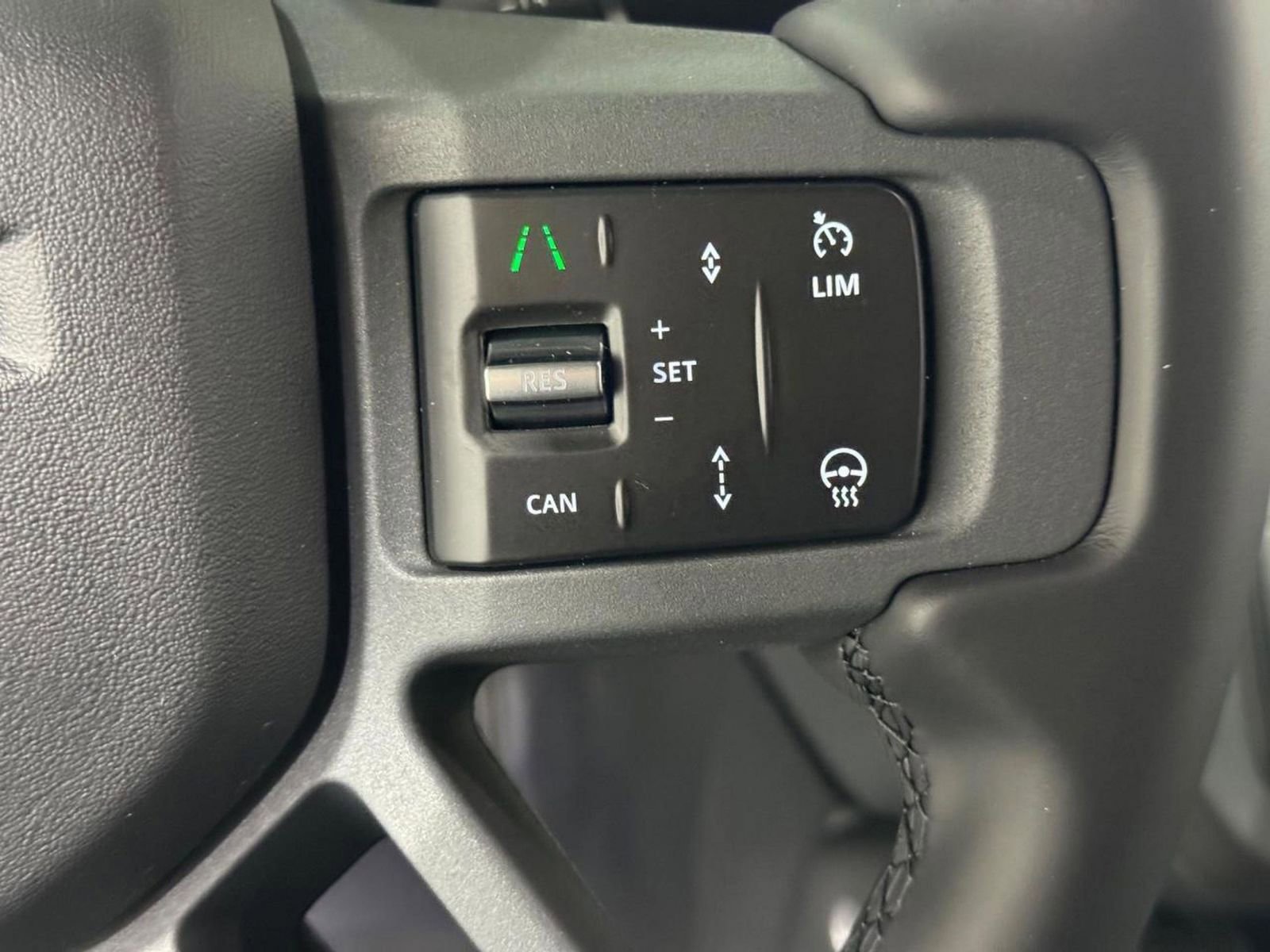 New 2026 Land Rover Defender 130 X-Dynamic SE image 31