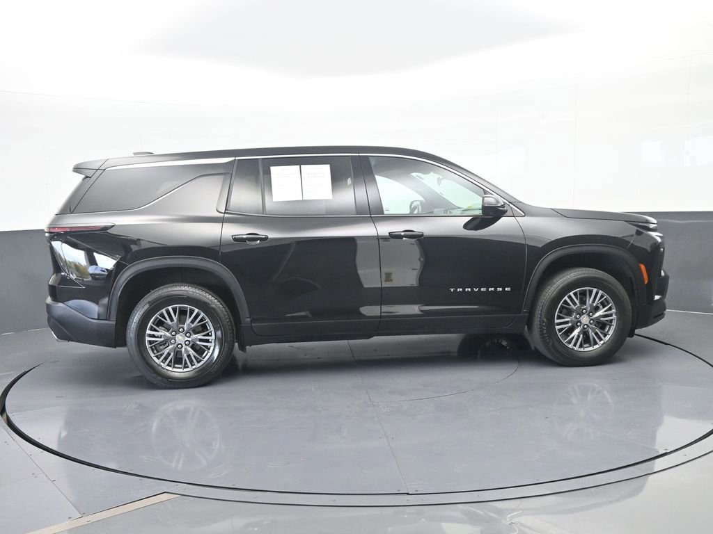 Used 2024 Chevrolet Traverse LS image 7