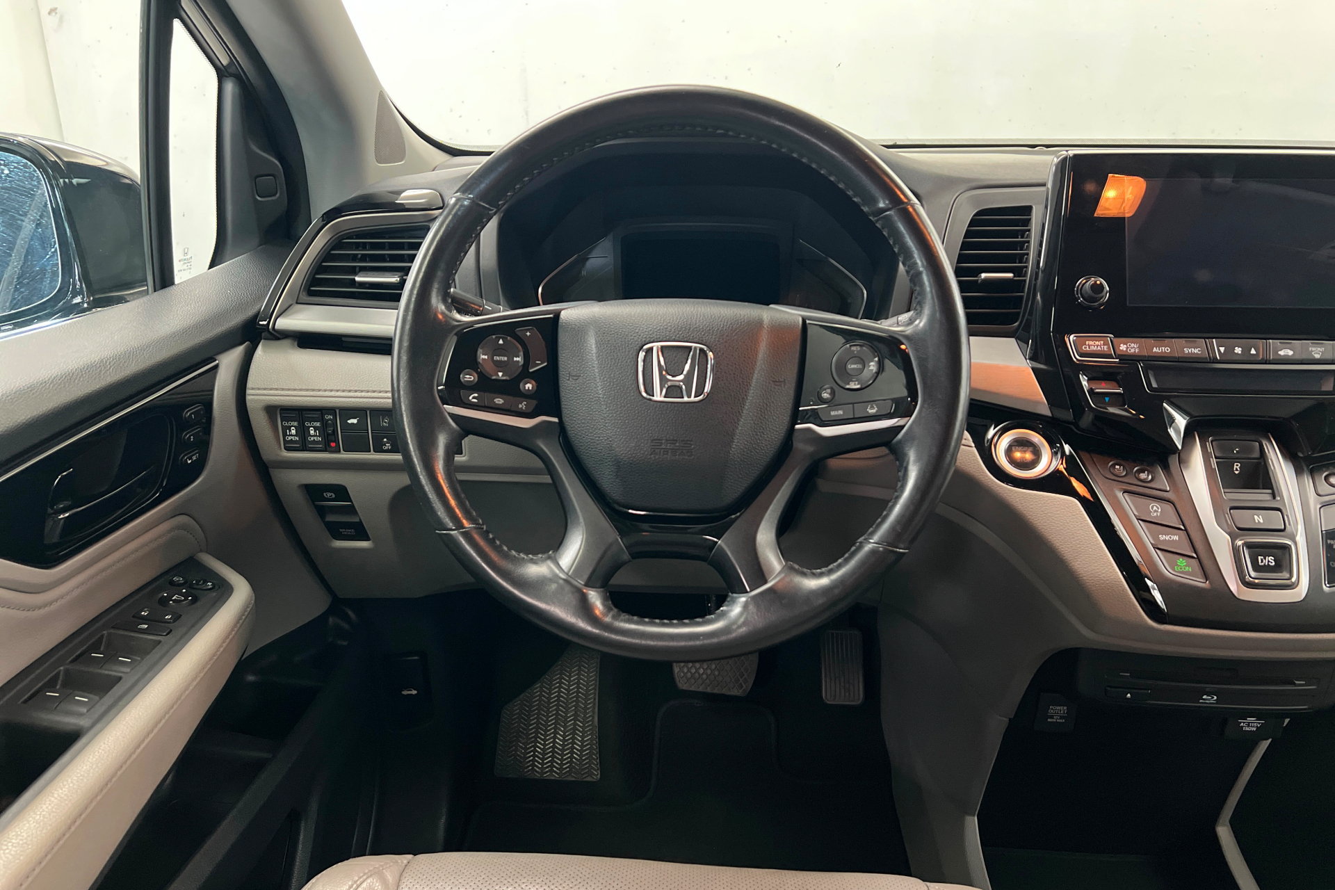 Used 2018 Honda Odyssey Elite image 13