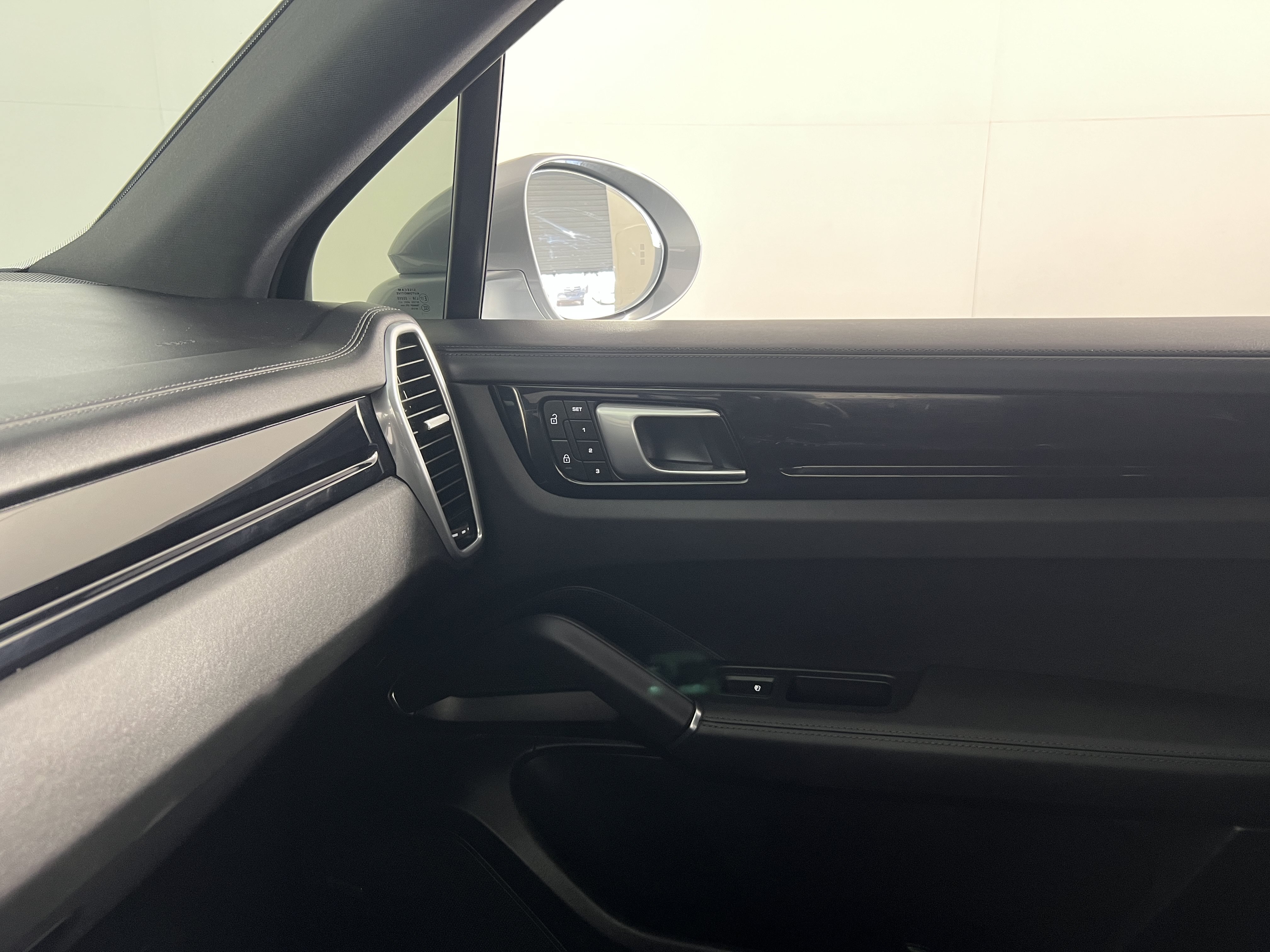 Certified 2023 Porsche Cayenne S AWD/4WD image 14