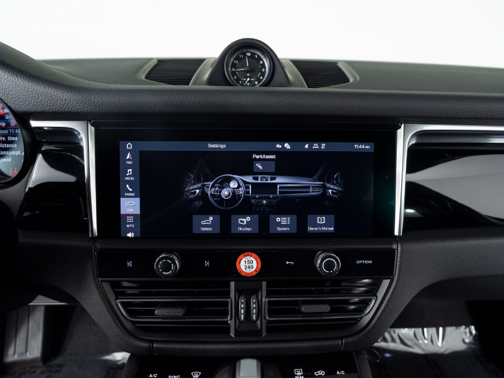 Certified 2026 Porsche Macan AWD/4WD image 26
