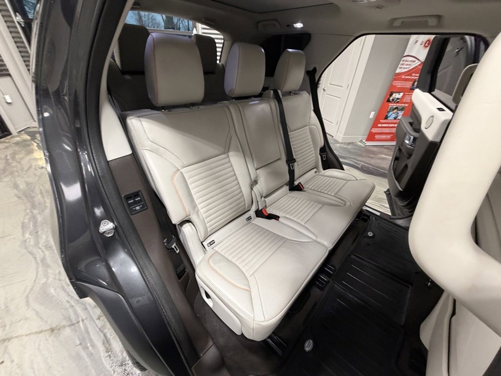 Used 2019 Land Rover Discovery HSE image 6