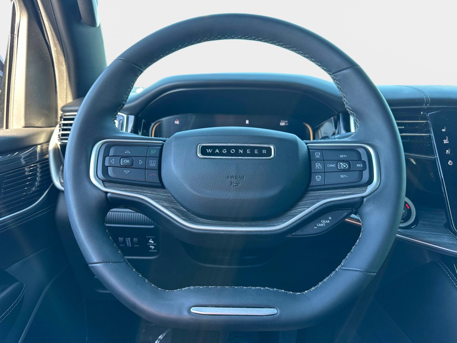 Used 2022 Jeep Wagoneer Series III w/ Flexible Seating Group image 28