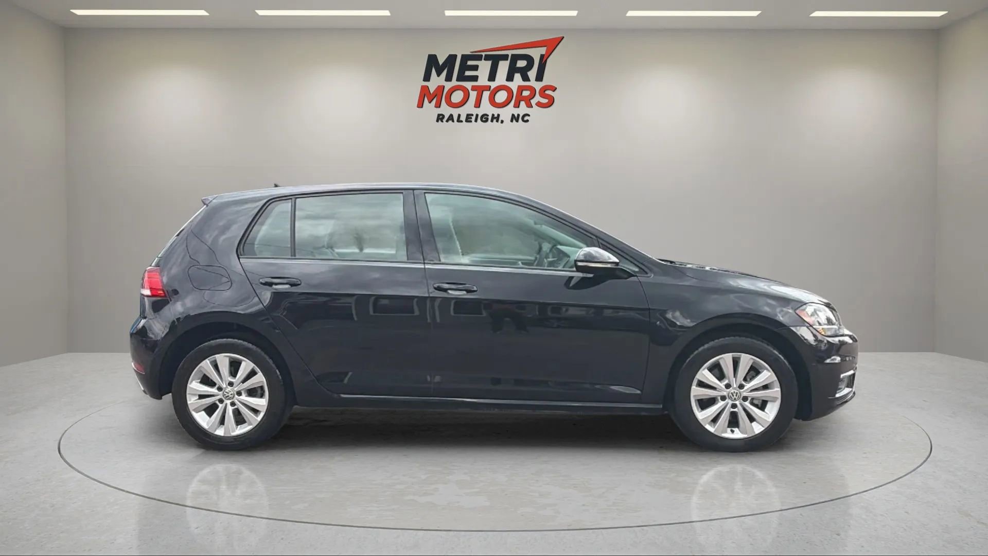 Used 2021 Volkswagen Golf 4-Door image 45