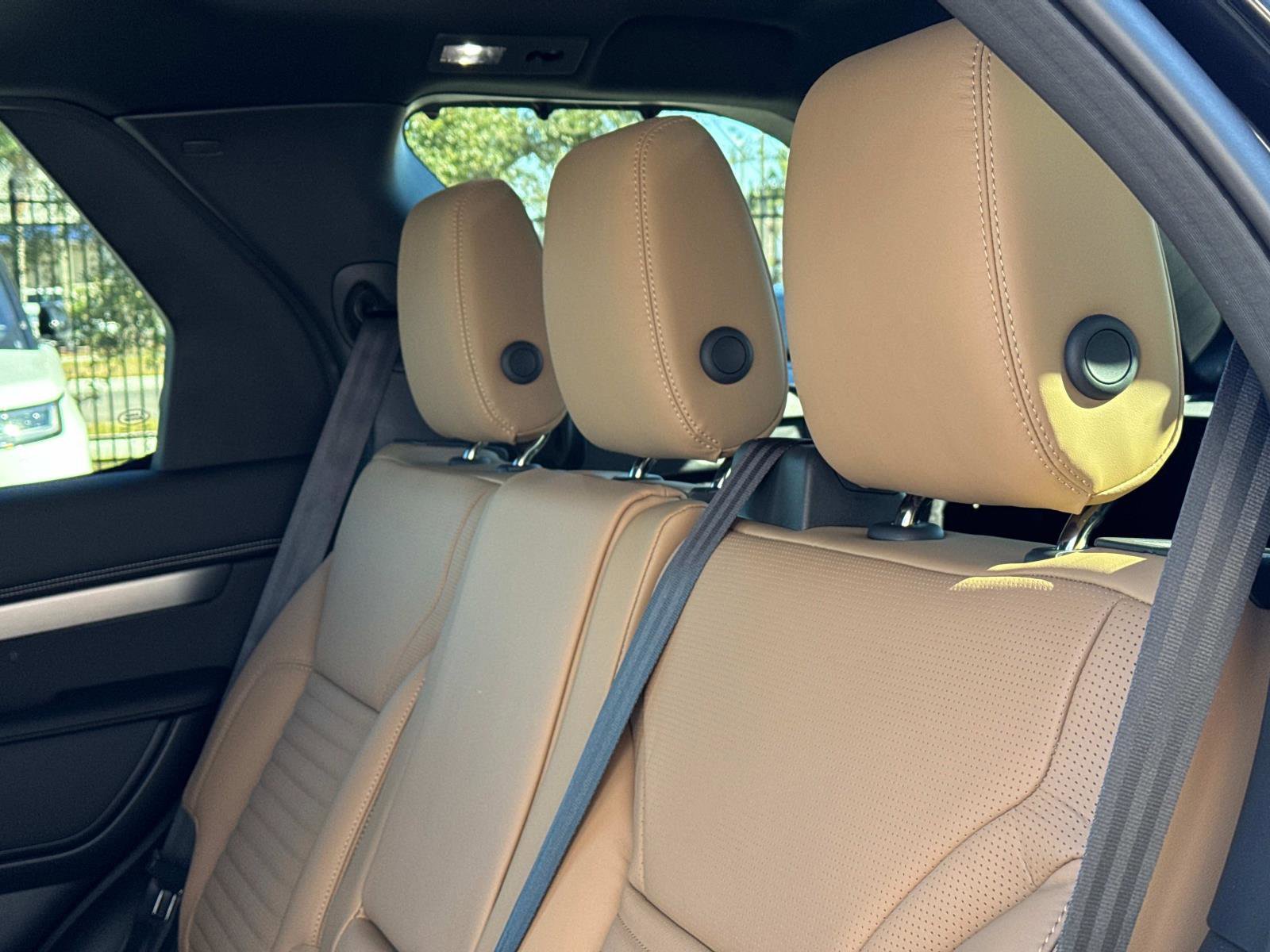 Certified 2025 Land Rover Discovery Dynamic SE image 14