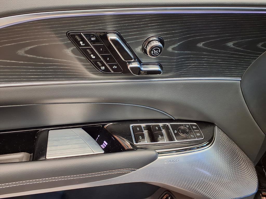 New 2026 Cadillac Lyriq V image 15