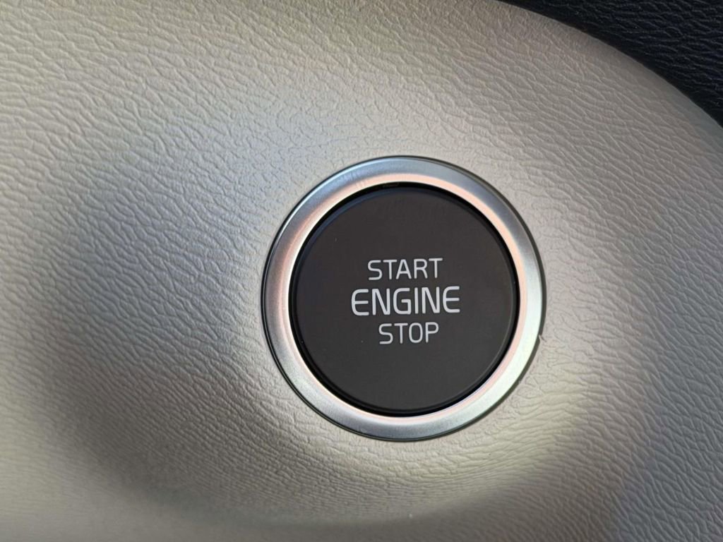 New 2026 Volvo XC40 B5 Ultra w/ Climate Package image 7