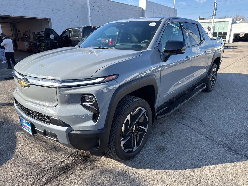 Used 2025 Chevrolet Silverado EV LT w/ LT Premium Package image 4