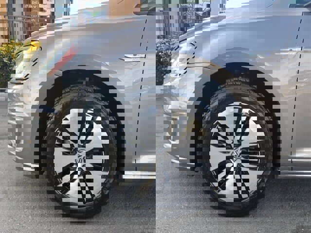 Used 2016 Volkswagen e-Golf SE w/ DC Fast Charging Package FWD image 14