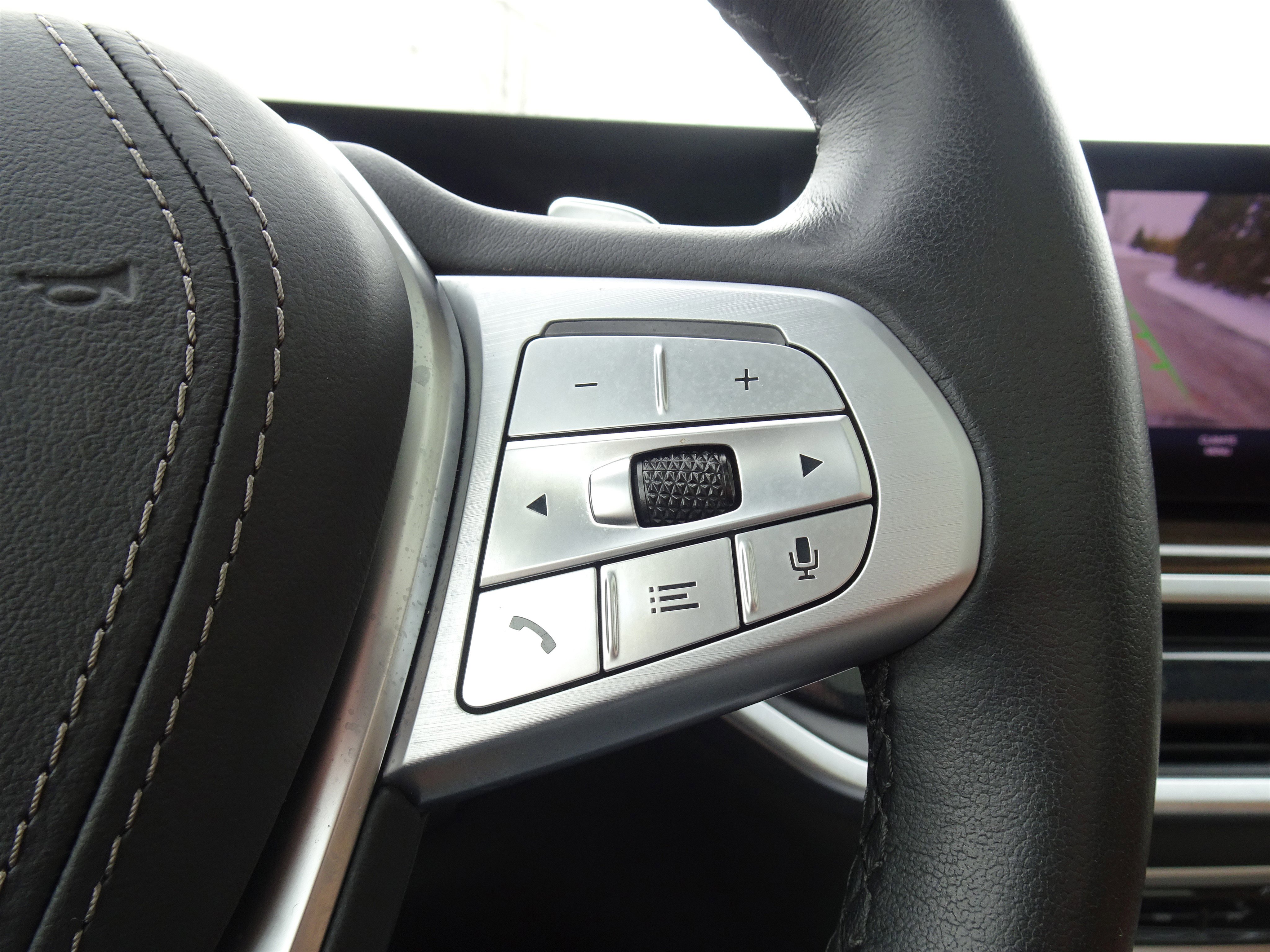 Used 2023 BMW X7 xDrive40i w/ Premium Package image 24