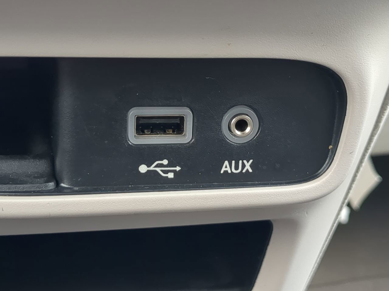 Certified 2020 Chrysler Voyager LX image 19