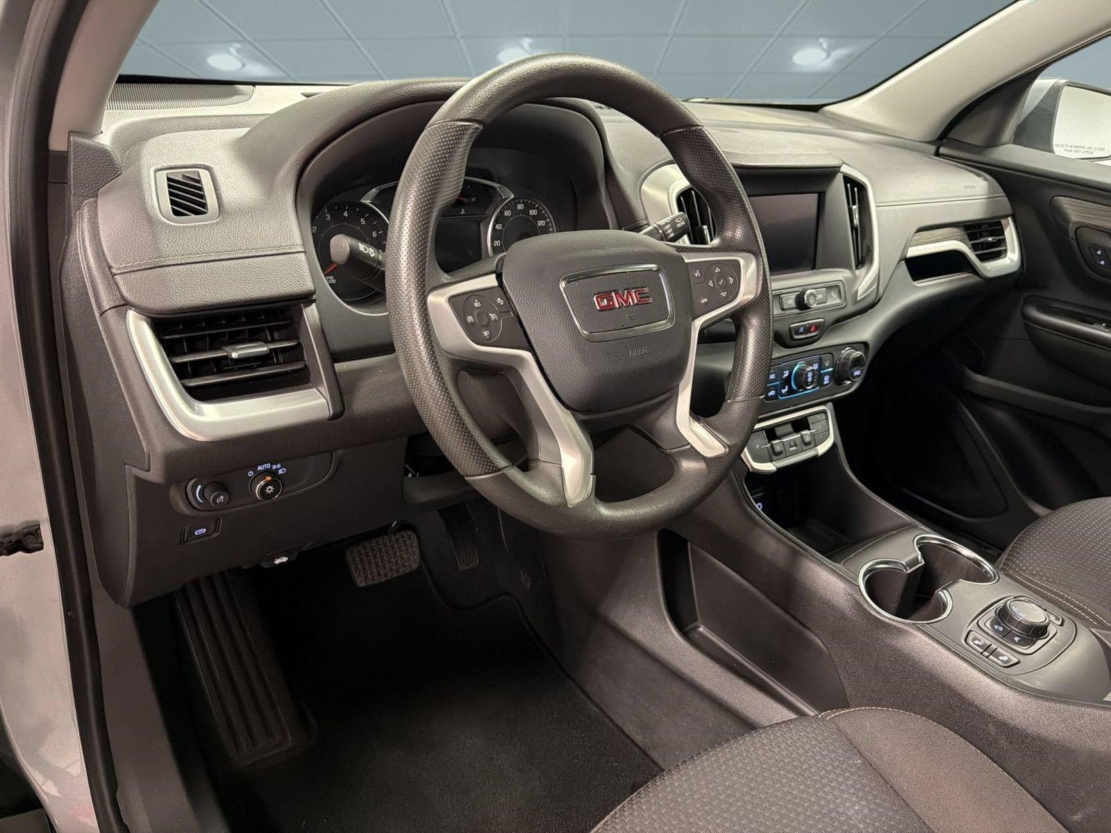 Used 2023 GMC Terrain SLE w/ Driver Convenience Package FWD image 4