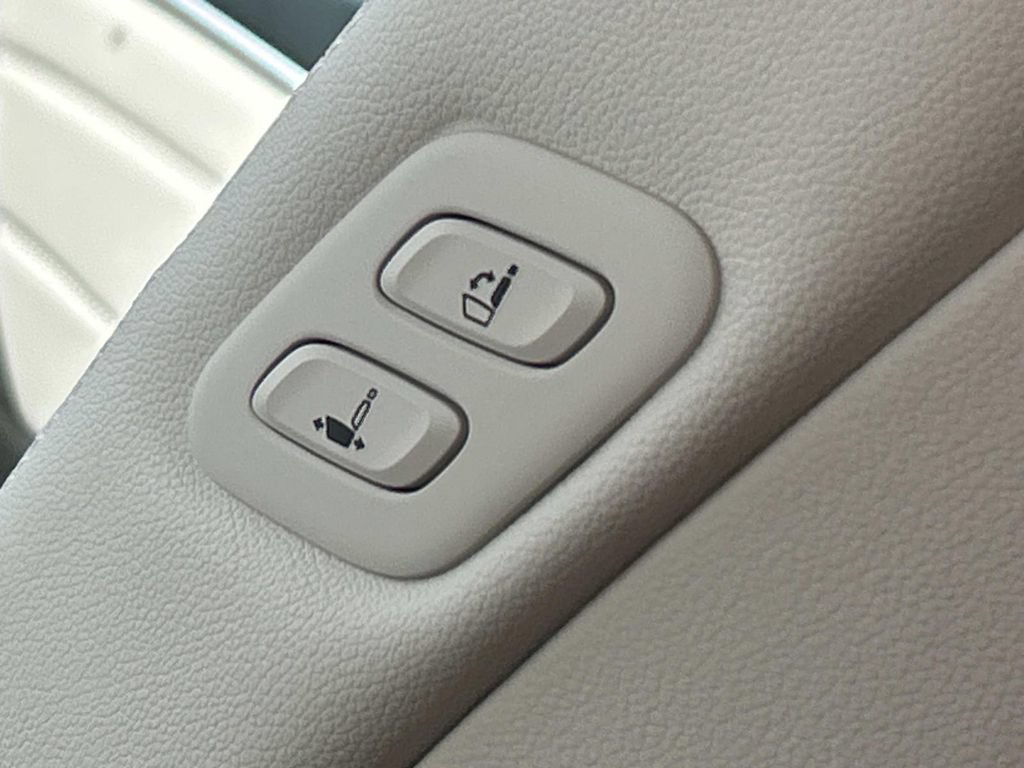 New 2026 Genesis GV80 2.5T RWD image 24