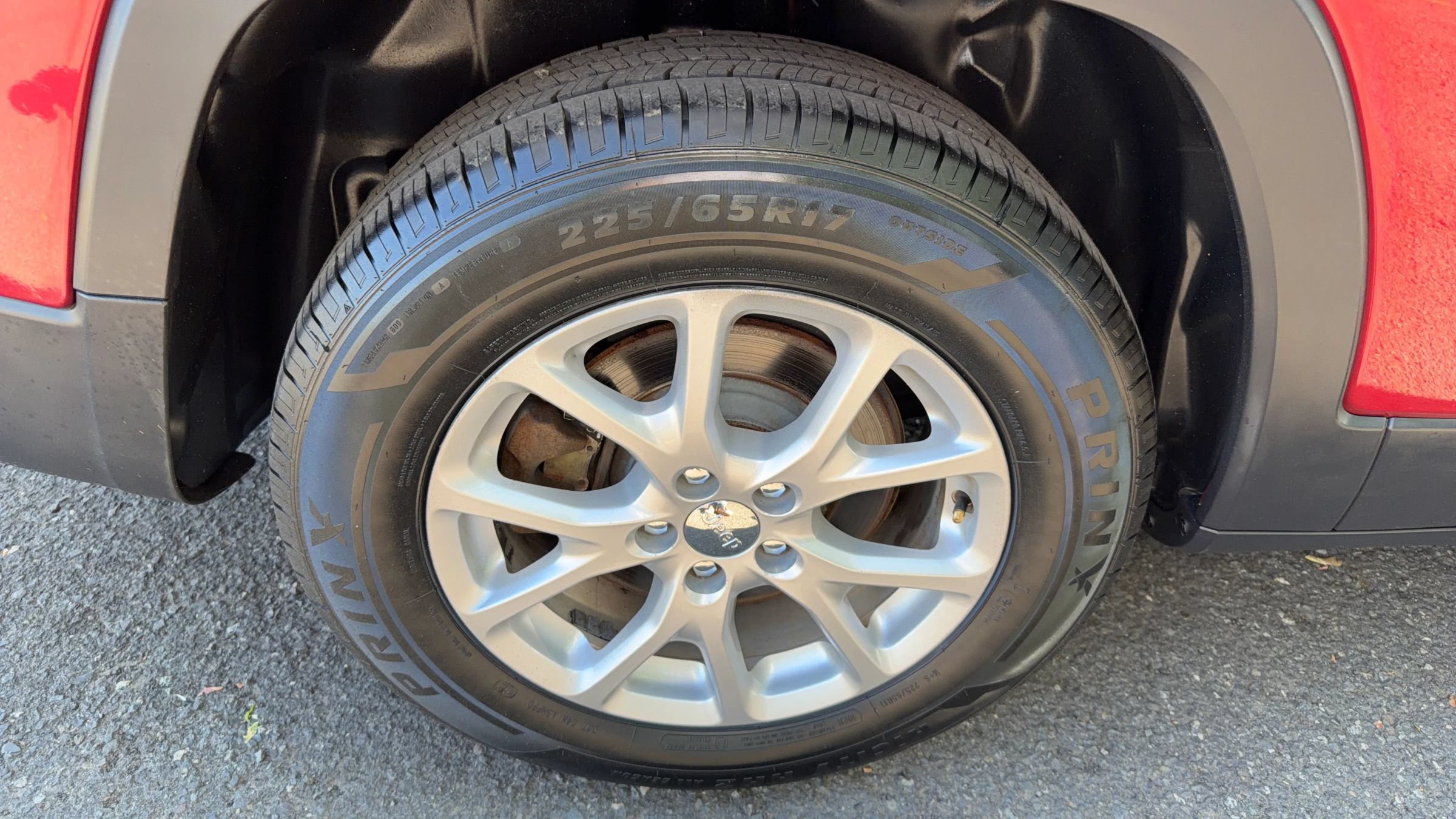 Used 2014 Jeep Cherokee Latitude w/ Cold Weather Group AWD/4WD image 11