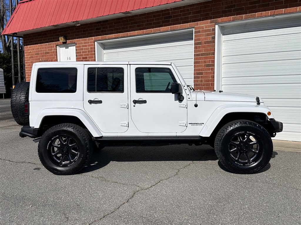 Used 2017 Jeep Wrangler Unlimited Sahara image 27