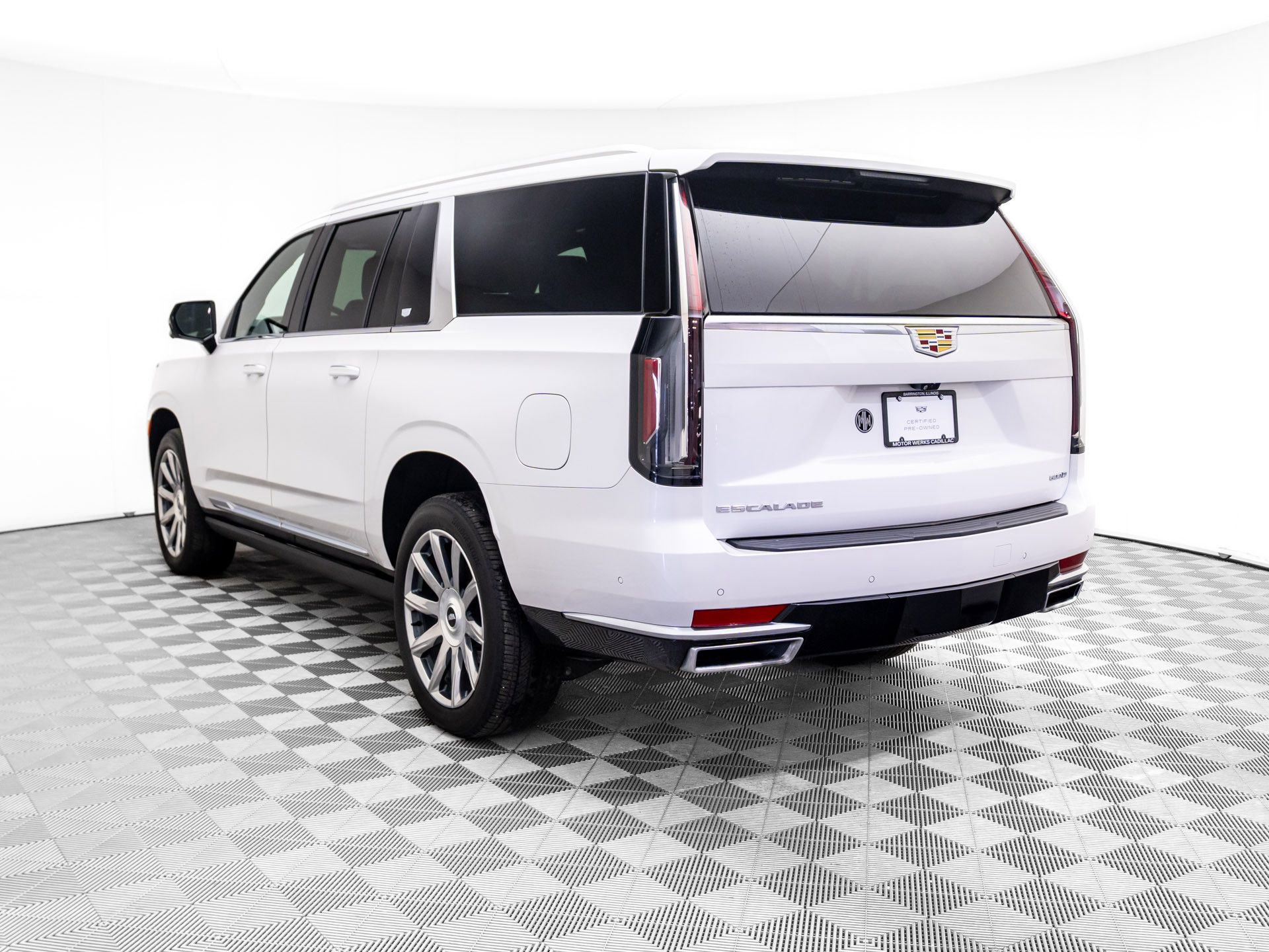 Certified 2024 Cadillac Escalade ESV Premium Luxury Platinum w/ Heavy-Duty Trailer Package image 3