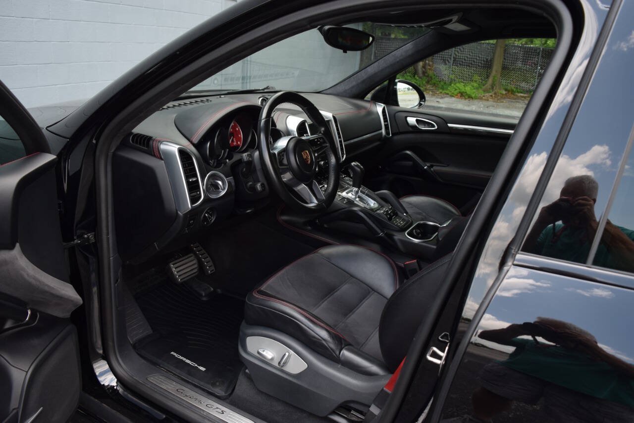 Used 2017 Porsche Cayenne GTS AWD/4WD image 2