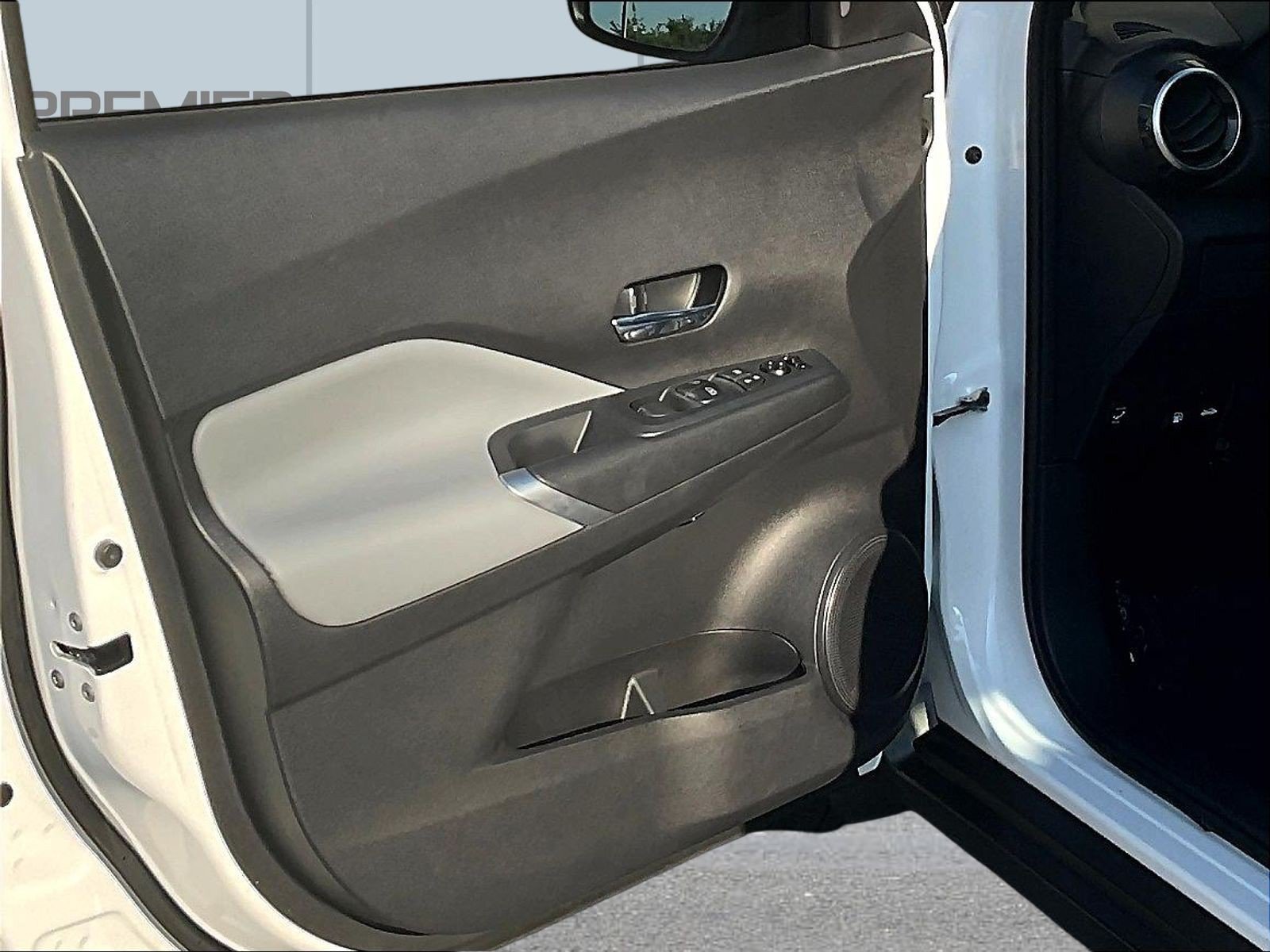 Used 2024 Nissan Kicks SR w/ SR Premium Package FWD image 22