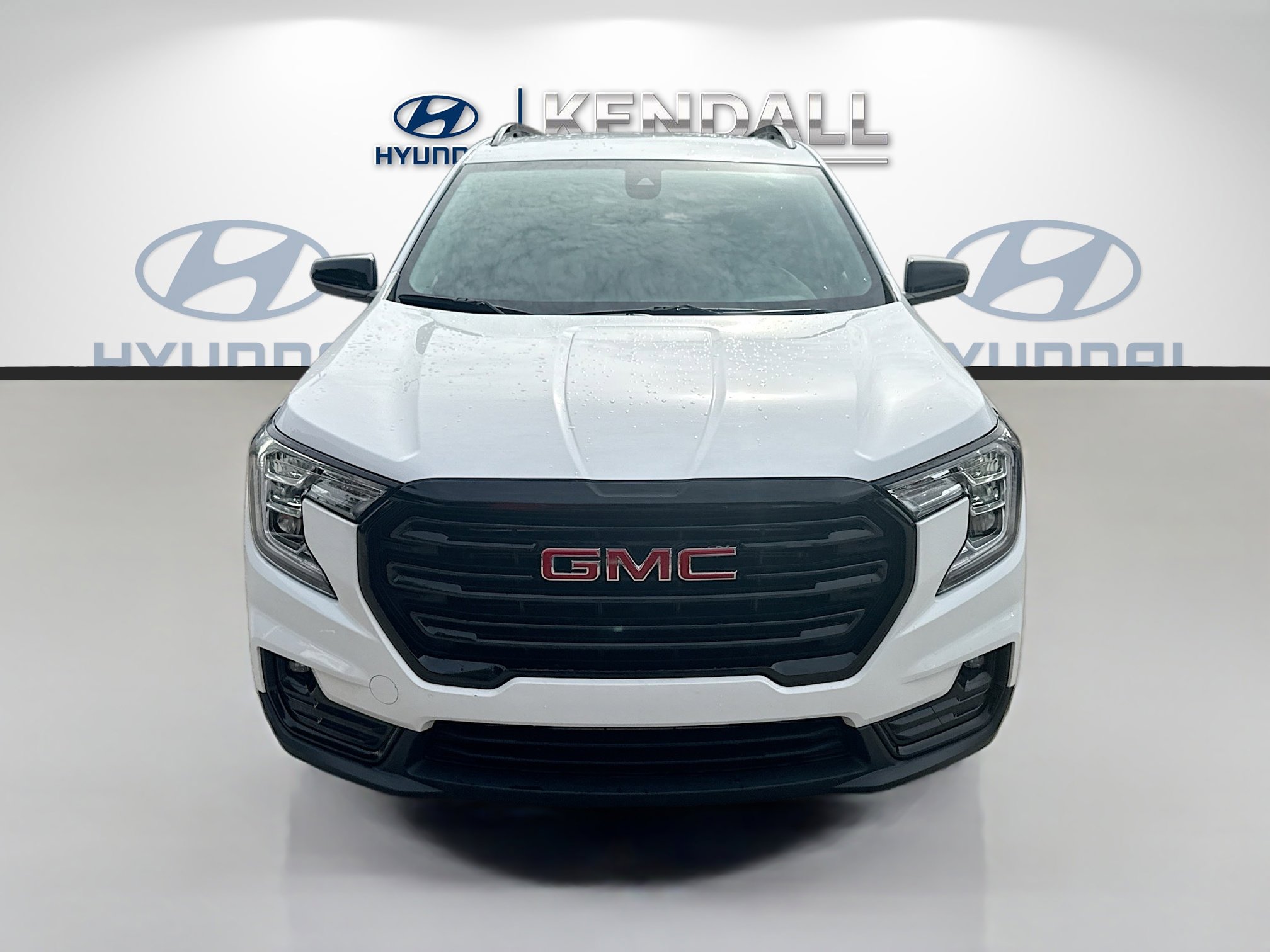 Used 2022 GMC Terrain SLT w/ Elevation Edition FWD image 2