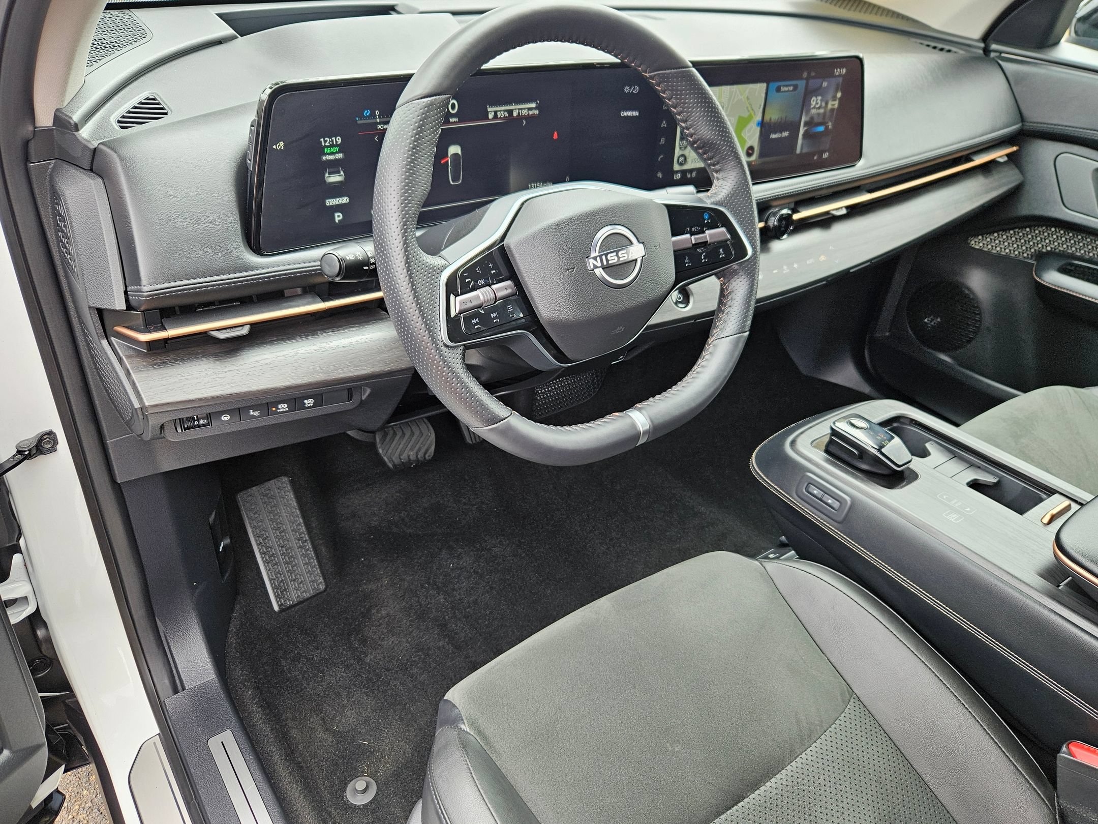 Used 2023 Nissan Ariya AWD image 12