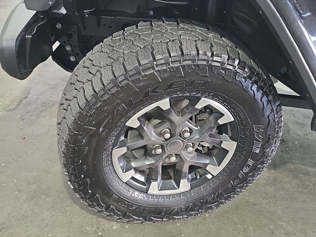 Used 2025 Jeep Gladiator Rubicon AWD/4WD image 18