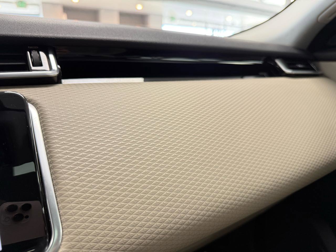 Used 2019 Land Rover Range Rover Velar S image 26