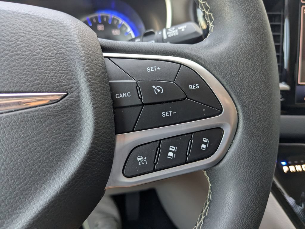 Used 2024 Chrysler Pacifica Touring-L FWD image 19