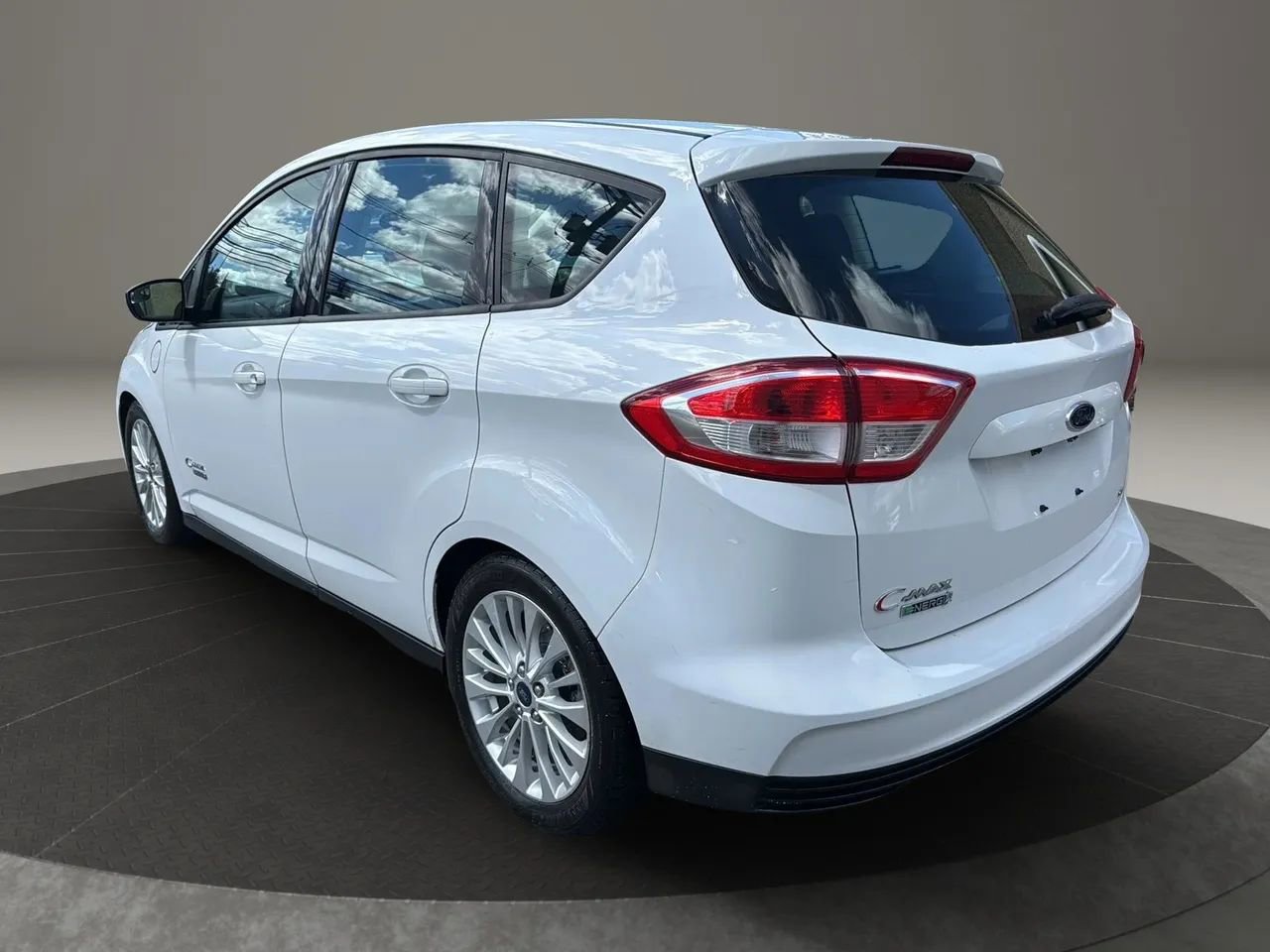 Used 2017 Ford C-MAX Energi SE image 7