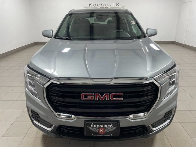Used 2024 GMC Terrain SLE AWD/4WD image 2