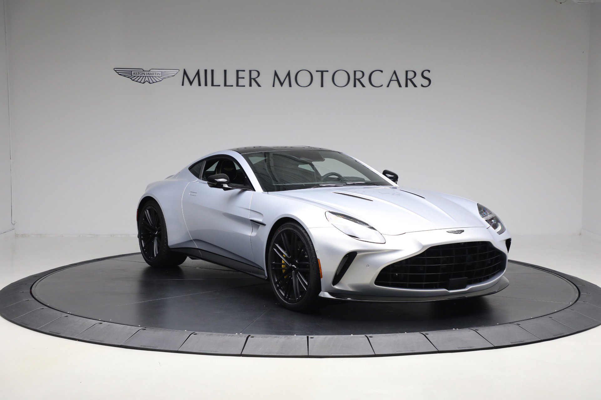 New 2026 Aston Martin V8 Vantage Coupe image 11