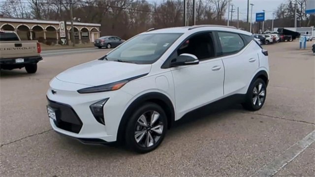 Certified 2022 Chevrolet Bolt EUV LT w/ Convenience Package image 4